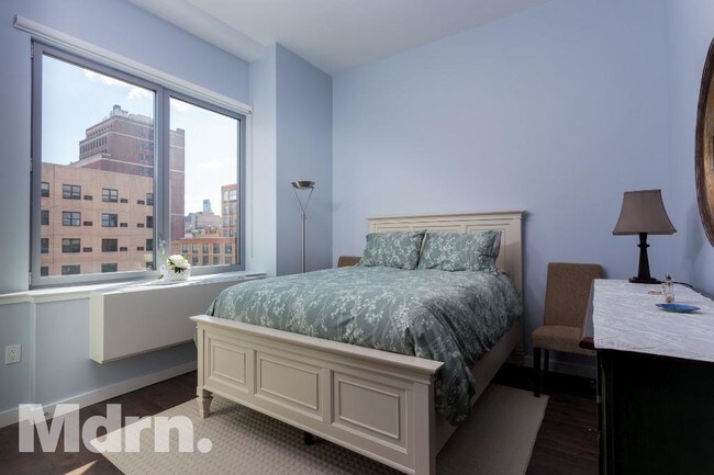 Building Photo - 321 W 110th St