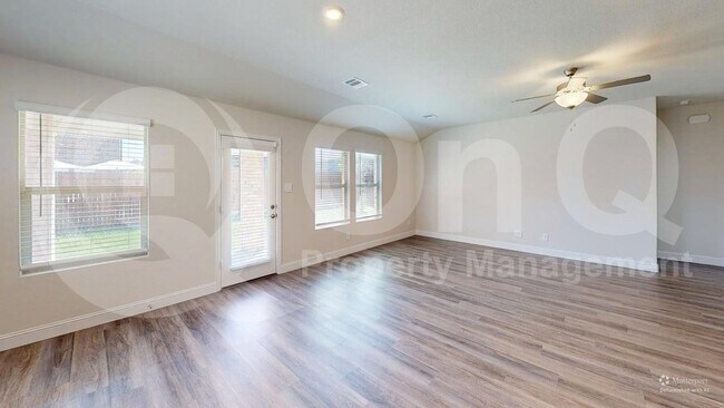 Foto del edificio - 613 Huntley Dr