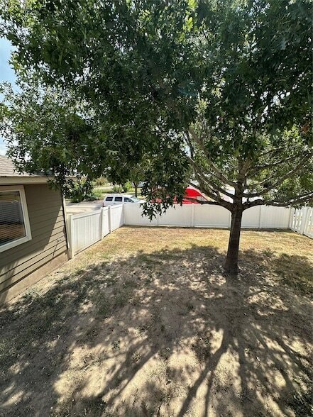 Foto del edificio - 18520 Mammoth Cave Blvd