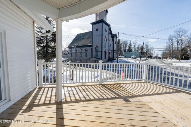 Foto del edificio - 12 Grow Ave