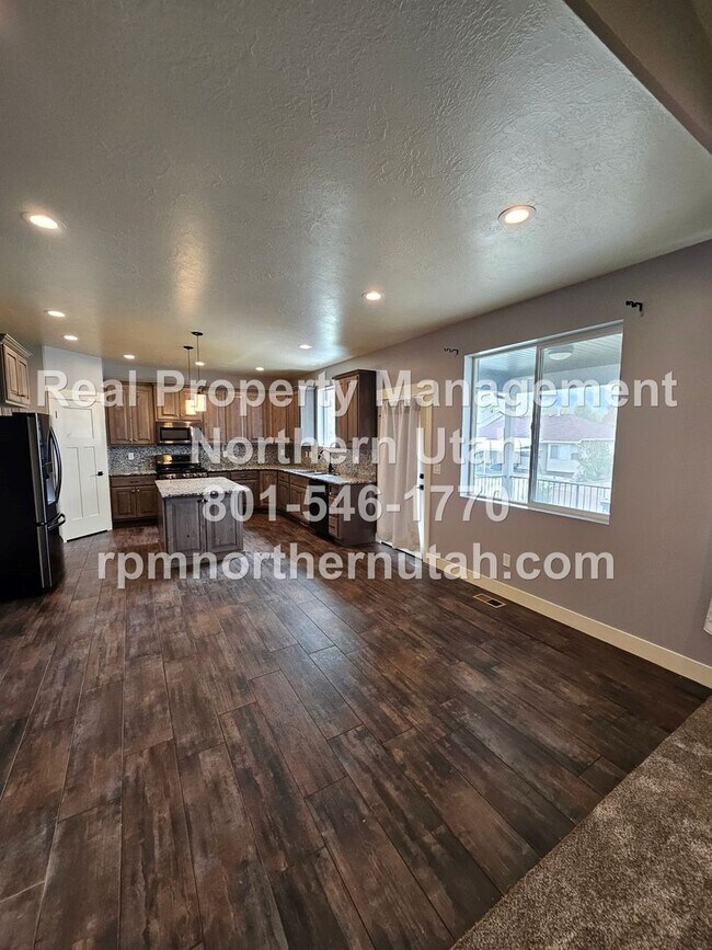 Foto del edificio - 3 Bedroom 2 Bath Duplex in Perry Now Avail...