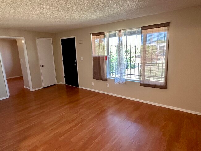 Entrada Sala de estar - 2411 W Hazelwood St