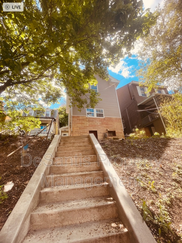 Building Photo - 623 Farragut St