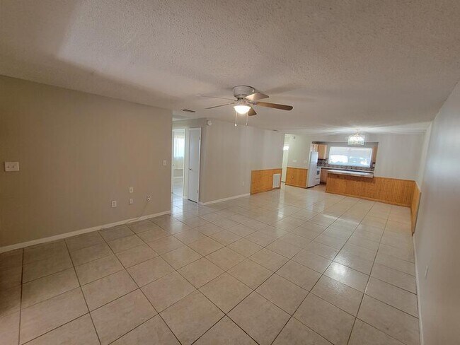 Foto del edificio - 1711 Azalea Ct