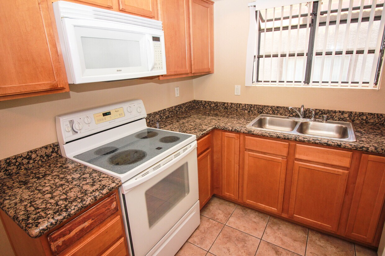 Foto principal - 7200 Pirates Cove Rd