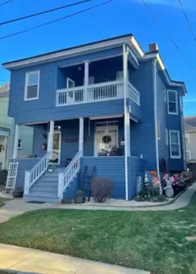 Building Photo - 151 Elm St
