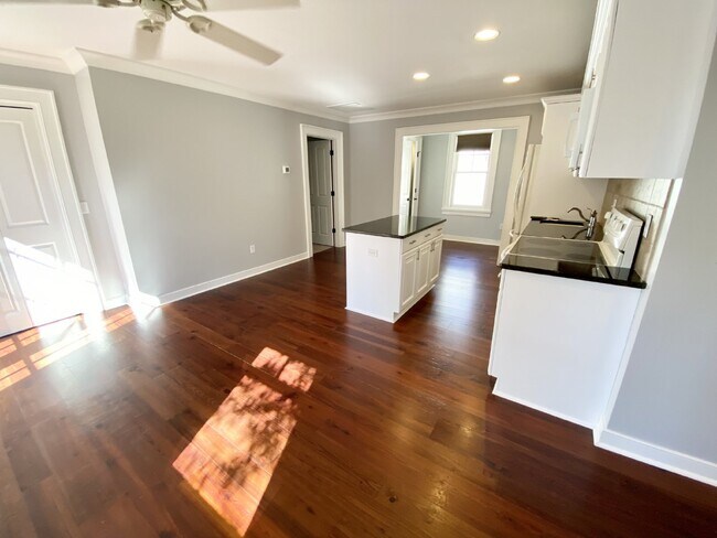 Building Photo - Above-Garage Apartment for Rent in Old Tow...