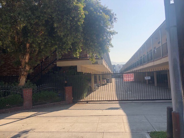 Frente de buildingFront del edificio - 1618 Grismer Ave