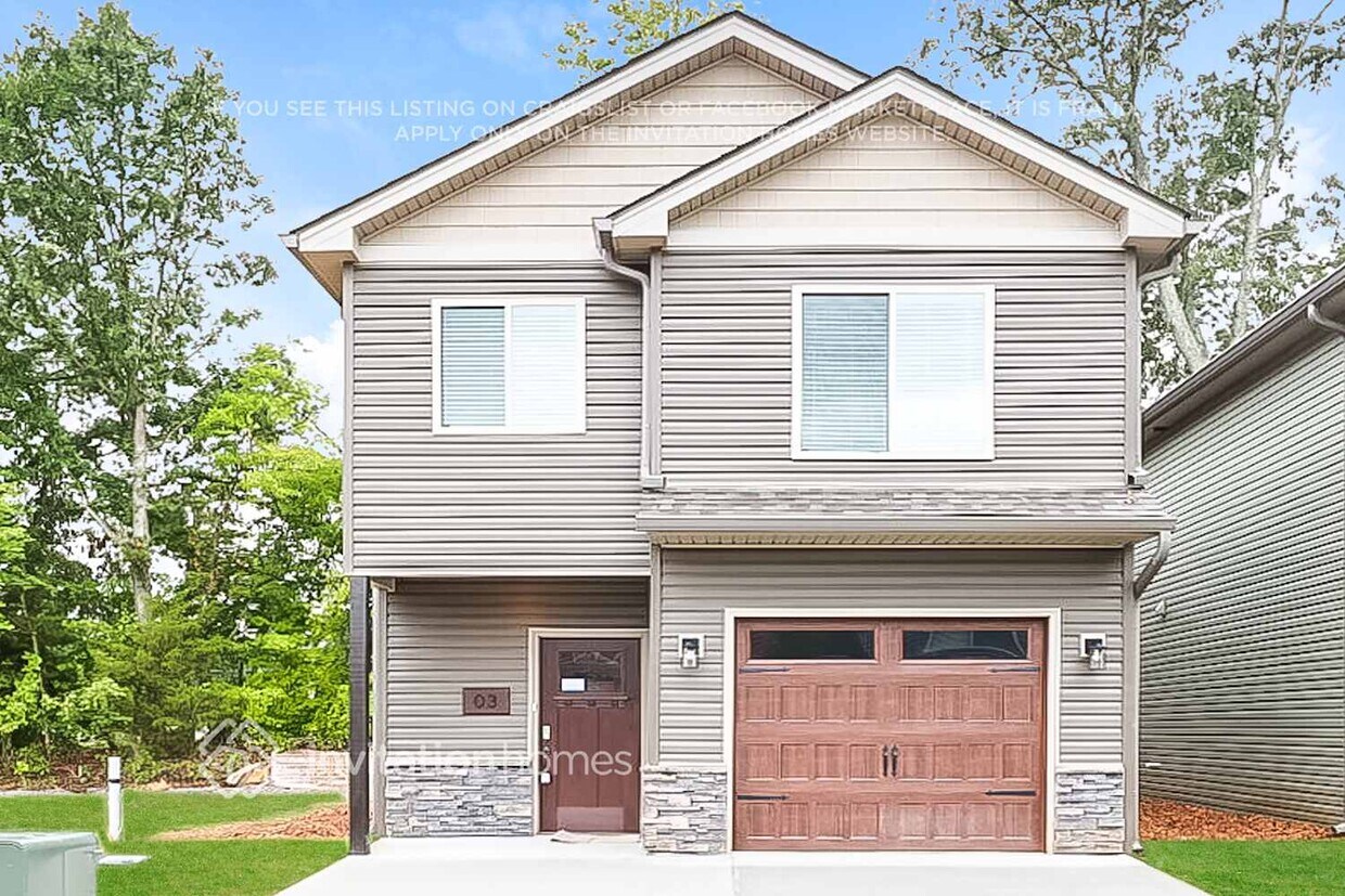 Primary Photo - 211 Golf Club Ln