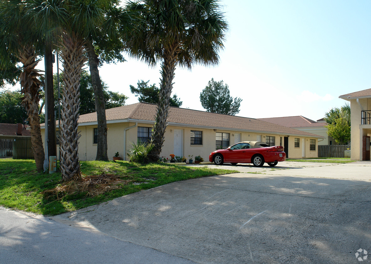 Building Photo - 327-329 Orange Blossom Dr