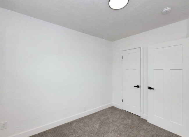 Building Photo - 581 N Sugar Beet Dr