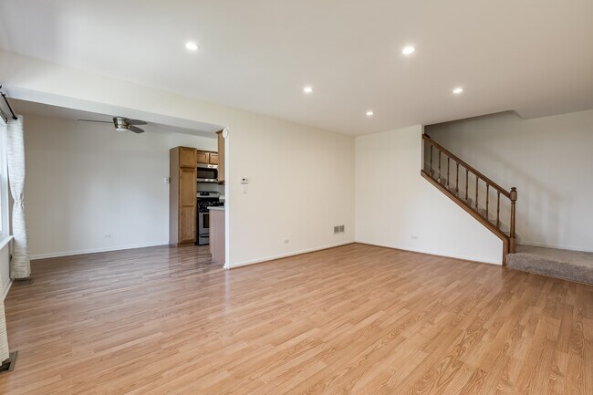 Building Photo - 14 Wildwood Ct