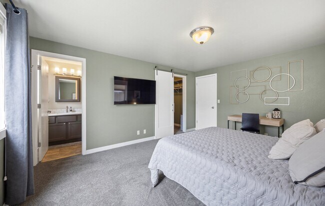 Foto del edificio - 592 Weaver Ave
