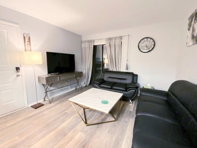 Building Photo - 6900 Skillman St