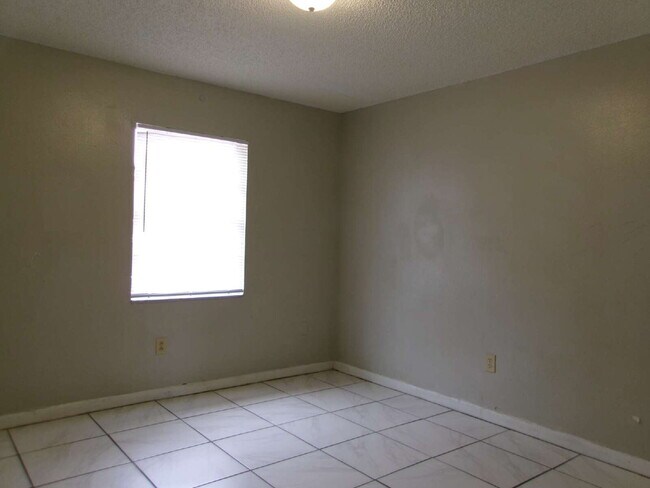 Foto del edificio - I bedroom Available in Auburndale