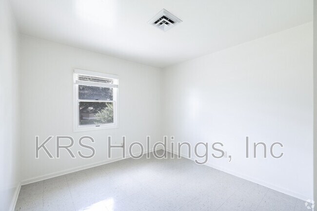 Building Photo - 342 Pelican St