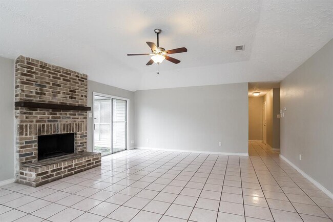 Foto del edificio - 11431 Stoughton Dr