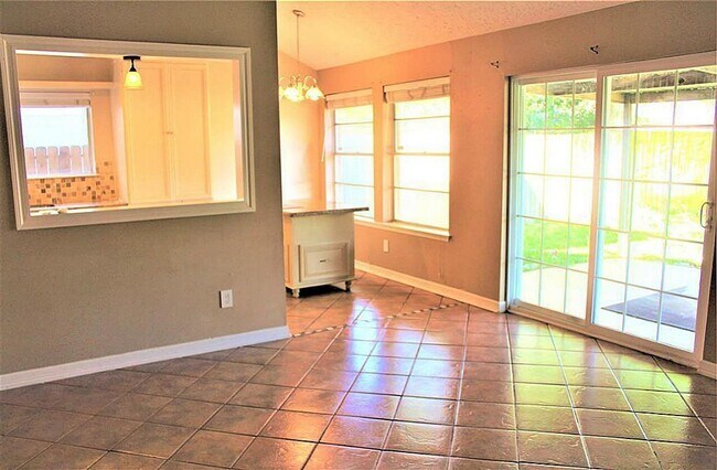 Foto del edificio - 6927 Windy Pines Dr