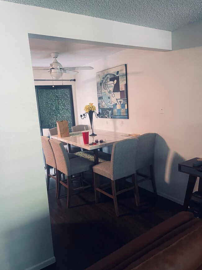 Foto del edificio - 403 Bradshaw Ln