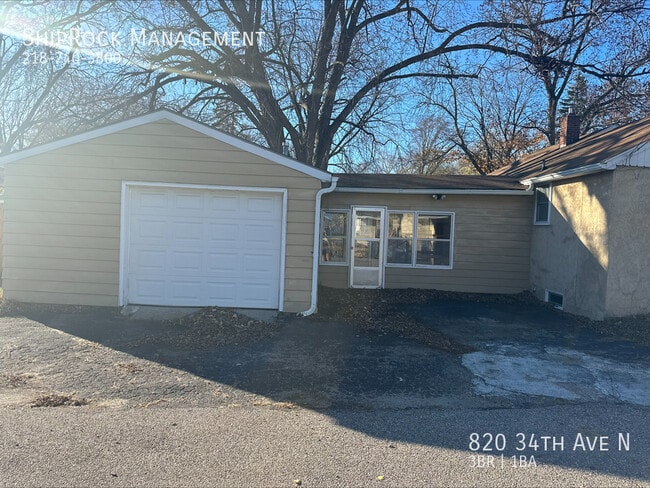 Building Photo - 820 34th Ave N