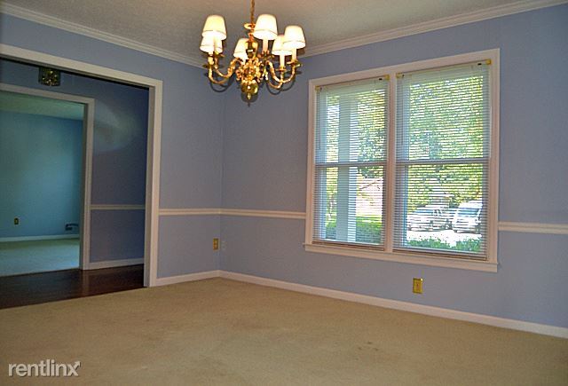 Building Photo - 4 br, 2.5 bath House - 2620 Thompson Dr