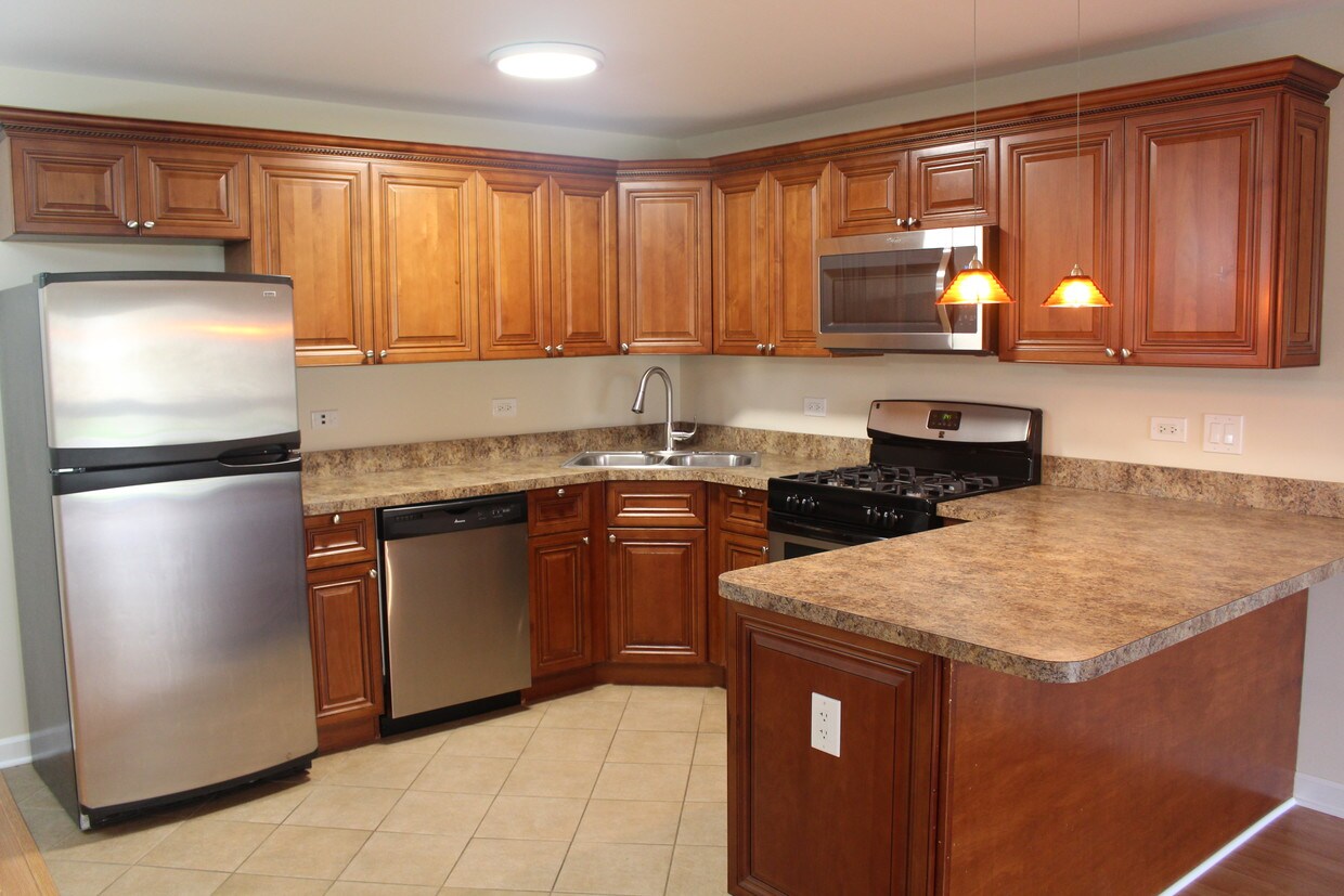 16W731 Mockingbird Ln, Willowbrook, IL 60527 Apartments in