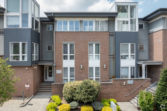 Building Photo - East Ridge Condominiums