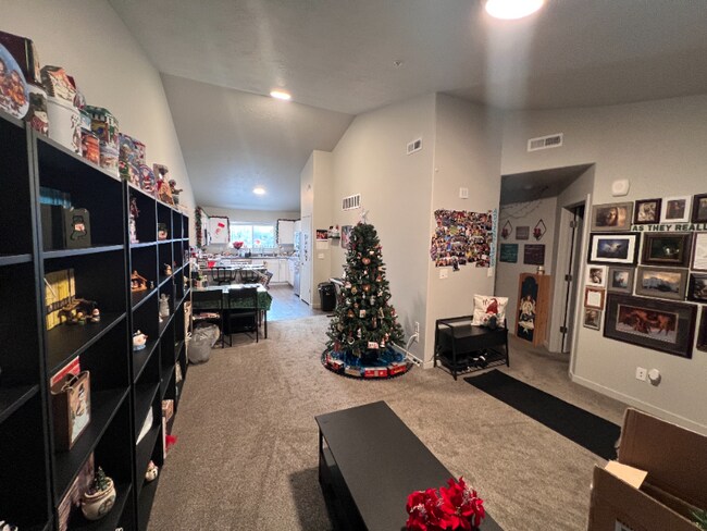 Foto del edificio - 67 W 600 S