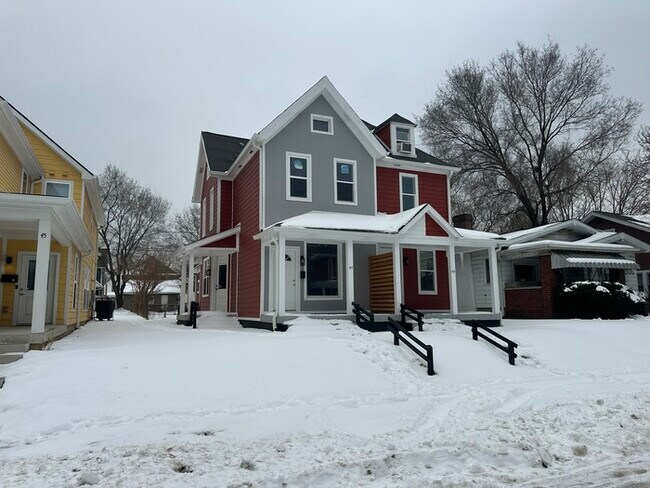 Foto del edificio - More value than the rent and closer to downtown.