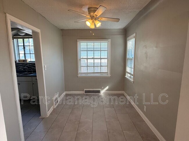 Building Photo - 10116 Outer Dr W