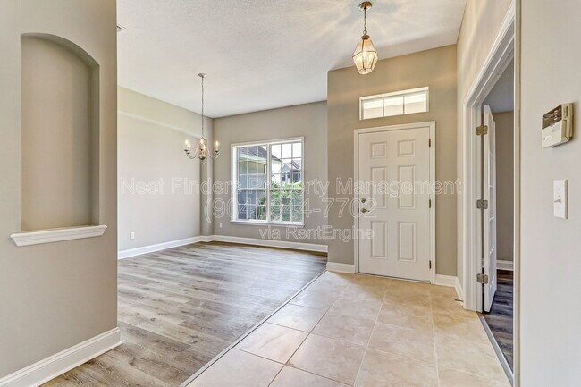 Foto del edificio - 2436 Bonnie Lakes Dr