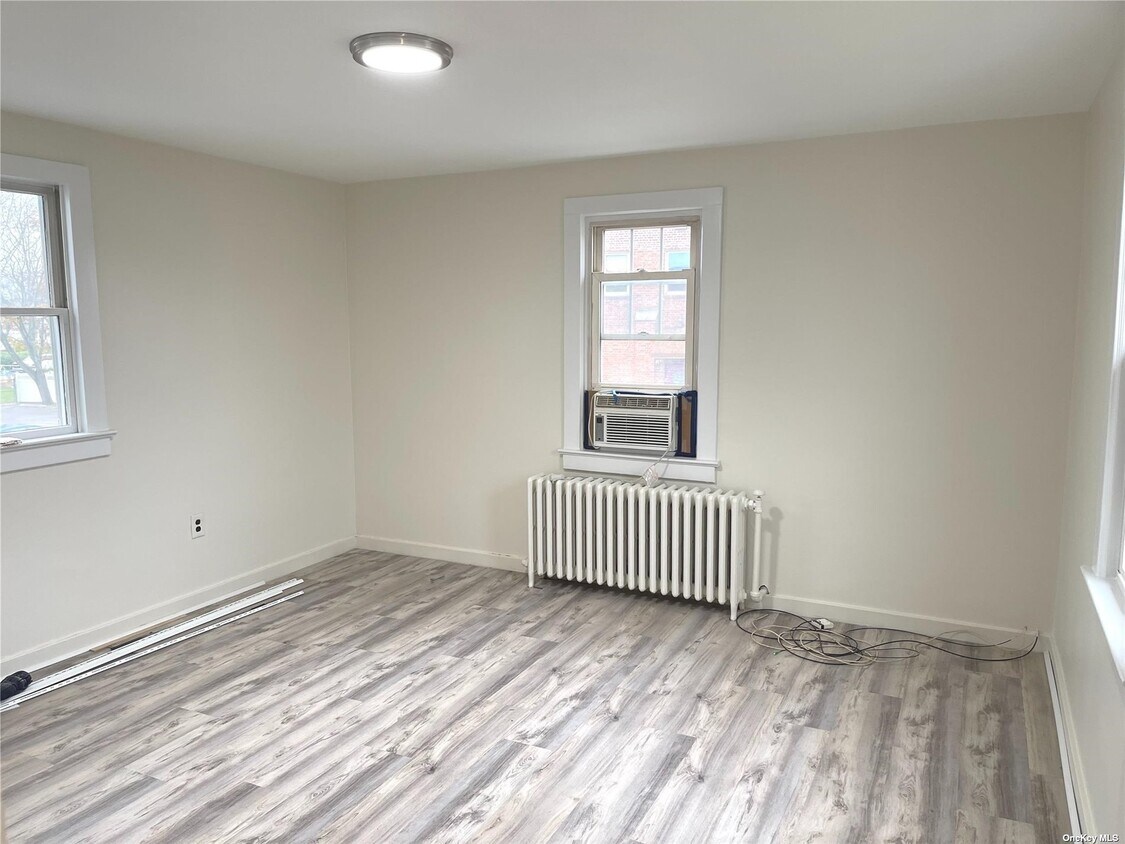 370 Stewart Ave Unit 2, Bethpage, NY 11714 Room for Rent in Bethpage