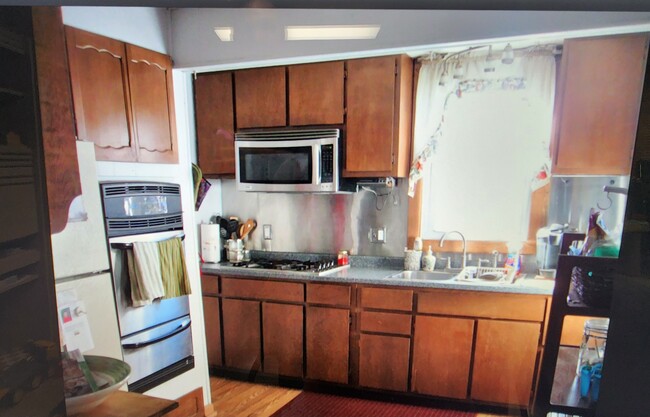 kitchen - 123 Woodland Ave