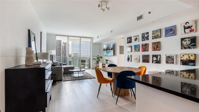 Building Photo - 950 Brickell Bay Dr