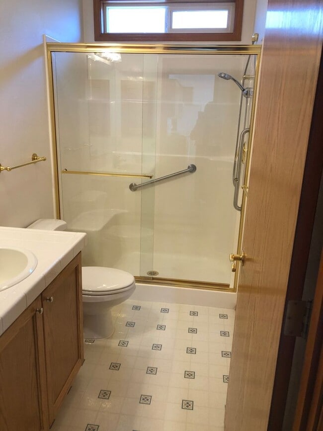 Foto del edificio - 1880 Lake Cove Ave