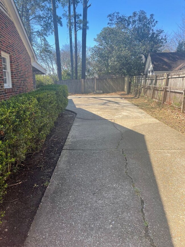 Foto del edificio - 1104 Fairfax Ct