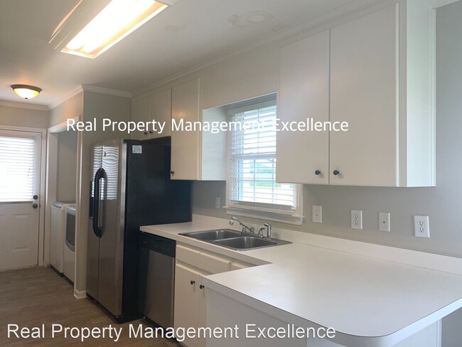 Foto del edificio - 3 br, 2 bath House - 55 Lisa Dr.