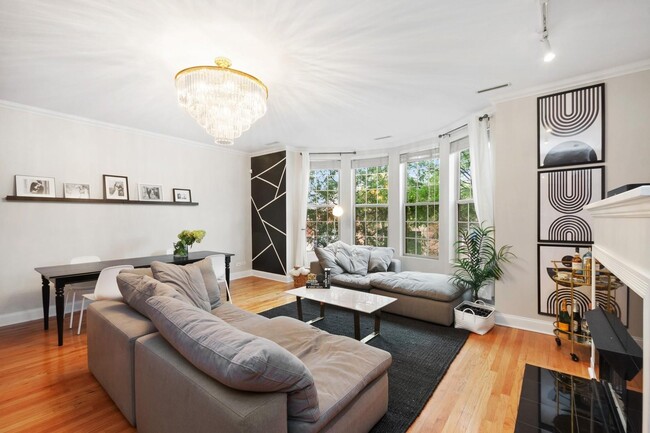 Photo - 1801 W Addison St Apartment