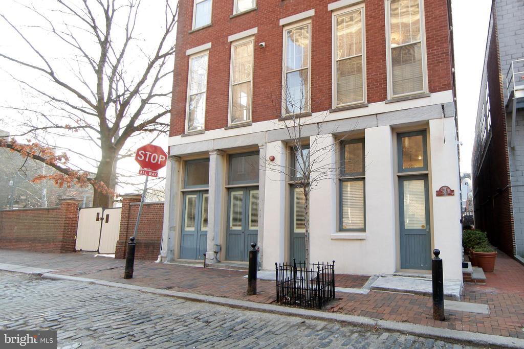 Primary Photo - 225 Church St