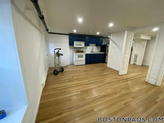 Foto del edificio - 686 Parker St