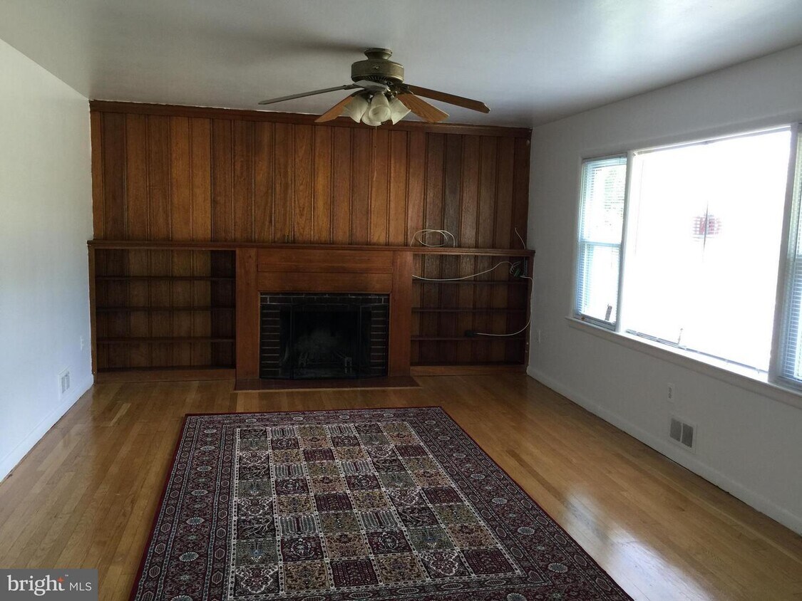 Foto principal - 9621 Autoville Dr