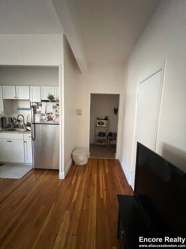 Building Photo - 202 St Paul St