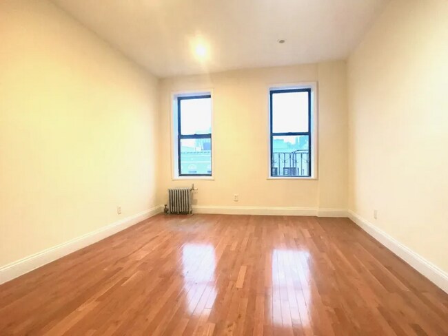 Building Photo - 707 W 176th St