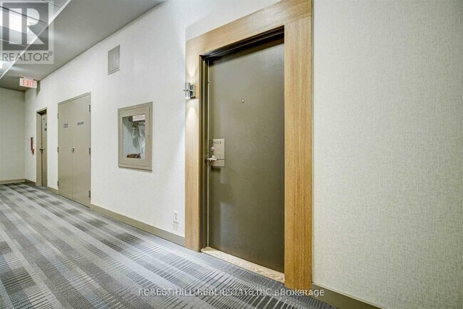 Building Photo - 5 Hanna Ave