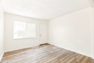 Building Photo - 8017 1st Ave S