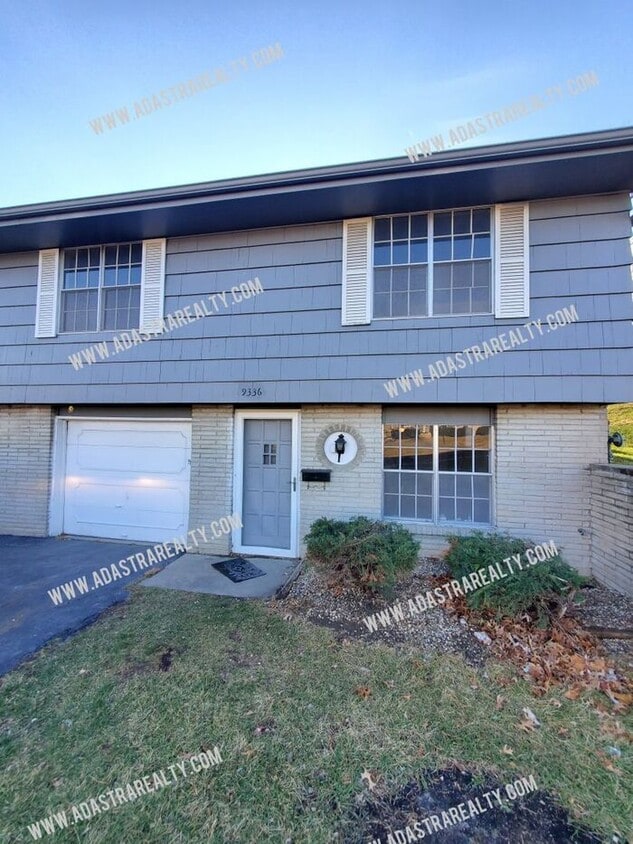 Building Photo - Completely Remodeled Overland Park Duplex-Available in AUGUST!!