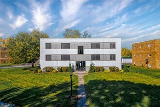 Building Photo - 1673 Southbend Dr