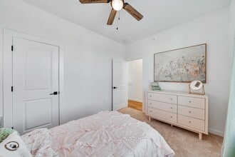 Building Photo - 1601 Mustang Dr