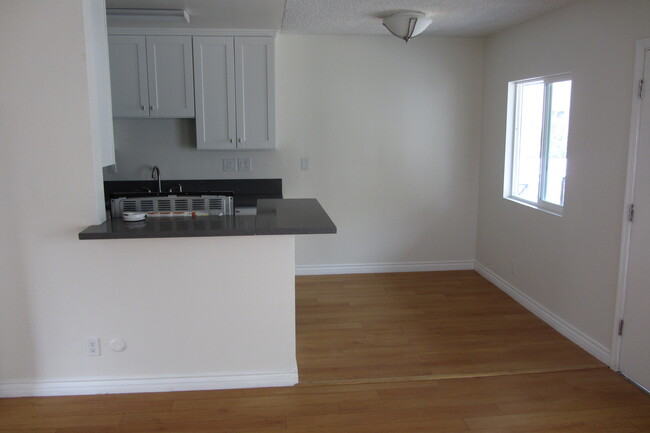 Foto del edificio - 634 E Chestnut St