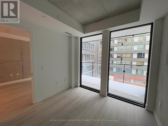 Photo du bâtiment - 284 King St E